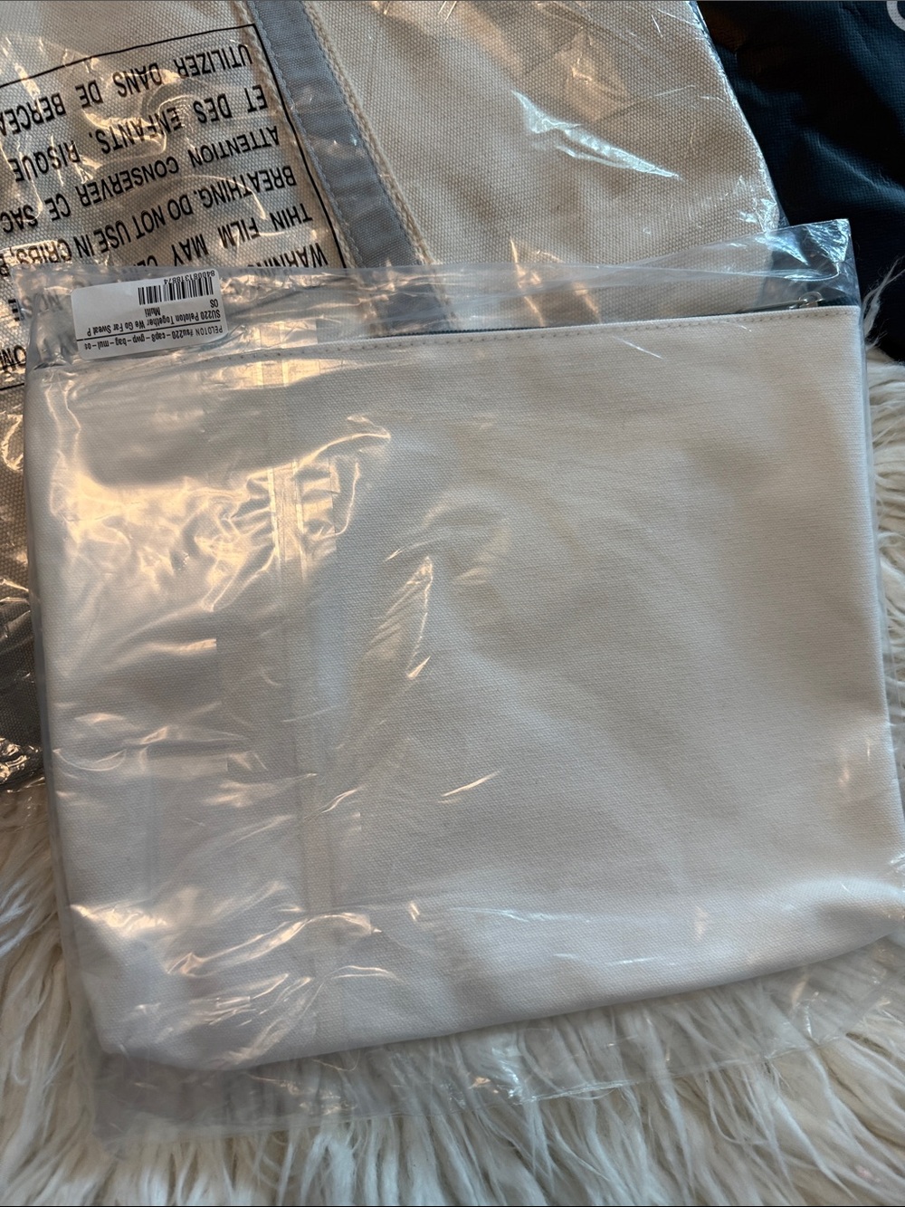 NWT Peloton branded bags/pouch Bundle View 5